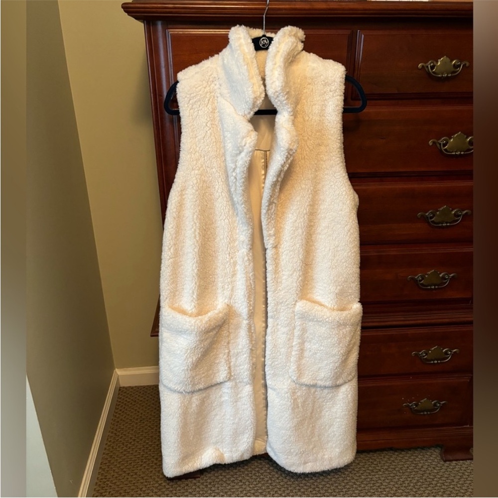 🤍❄️ Anthropologie Saturday Sunday Brand Cozy Cream Sherpa Vest size M/L